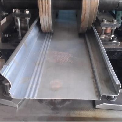 4.2T فولاد گل میخ تشکیل رول 30 متر در دقیقه درب انبار
